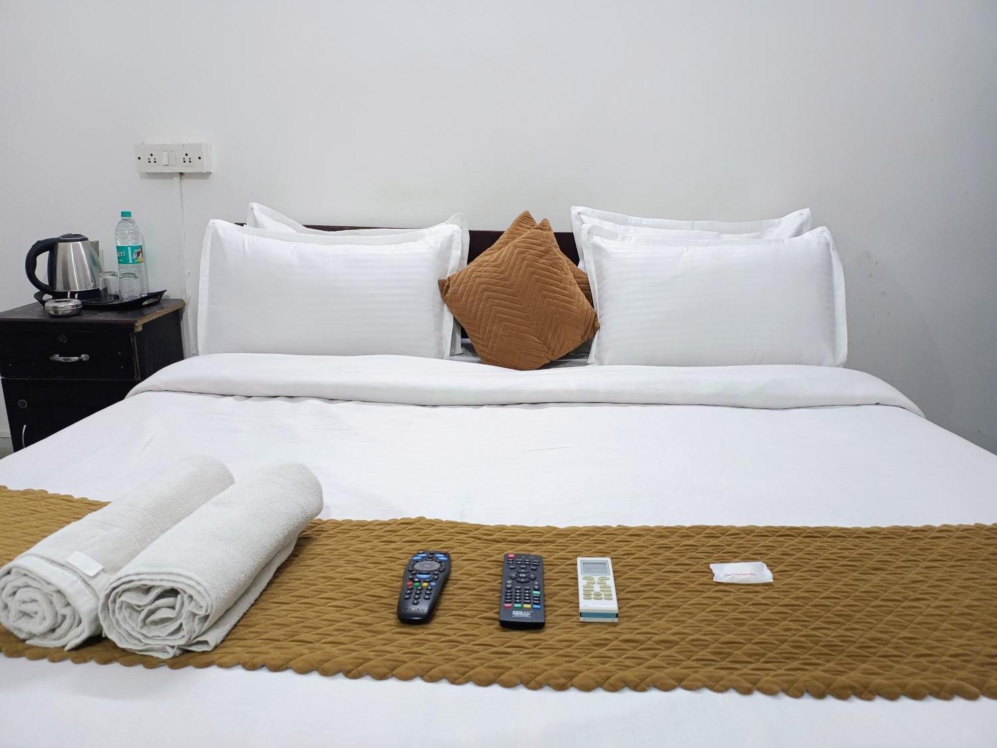ניו דלהי Hotel Hauz Khas Fort View מראה חיצוני תמונה