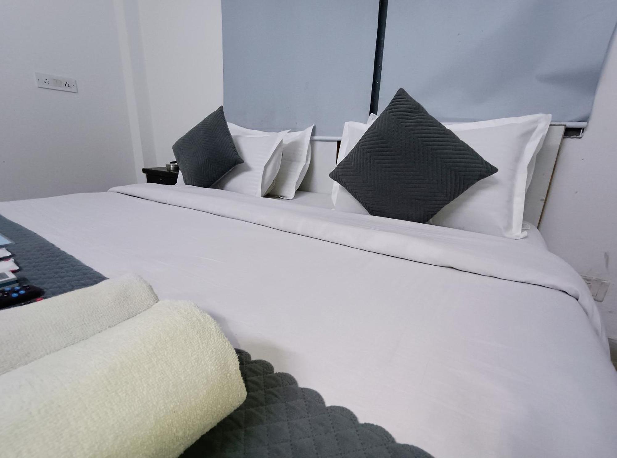 ניו דלהי Hotel Hauz Khas Fort View מראה חיצוני תמונה